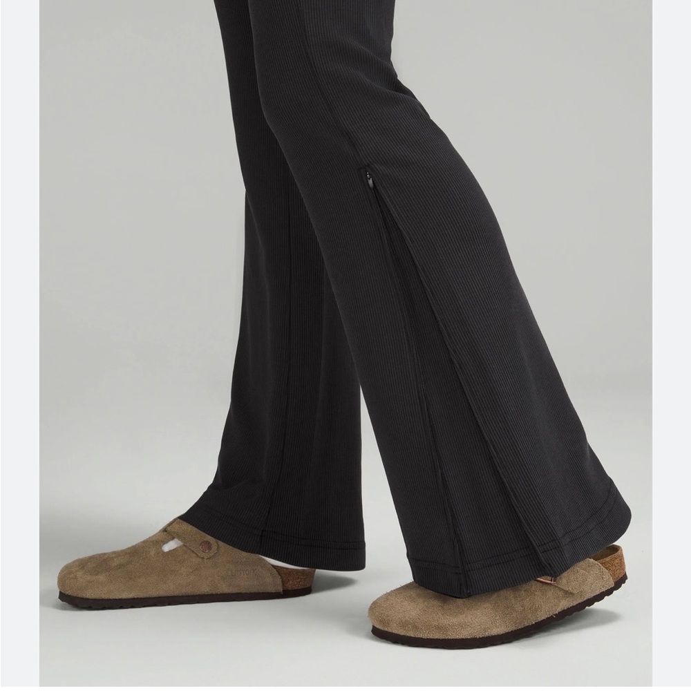 Lululemon Sofstream Ribbed Flare Pants Size 4 - image 8